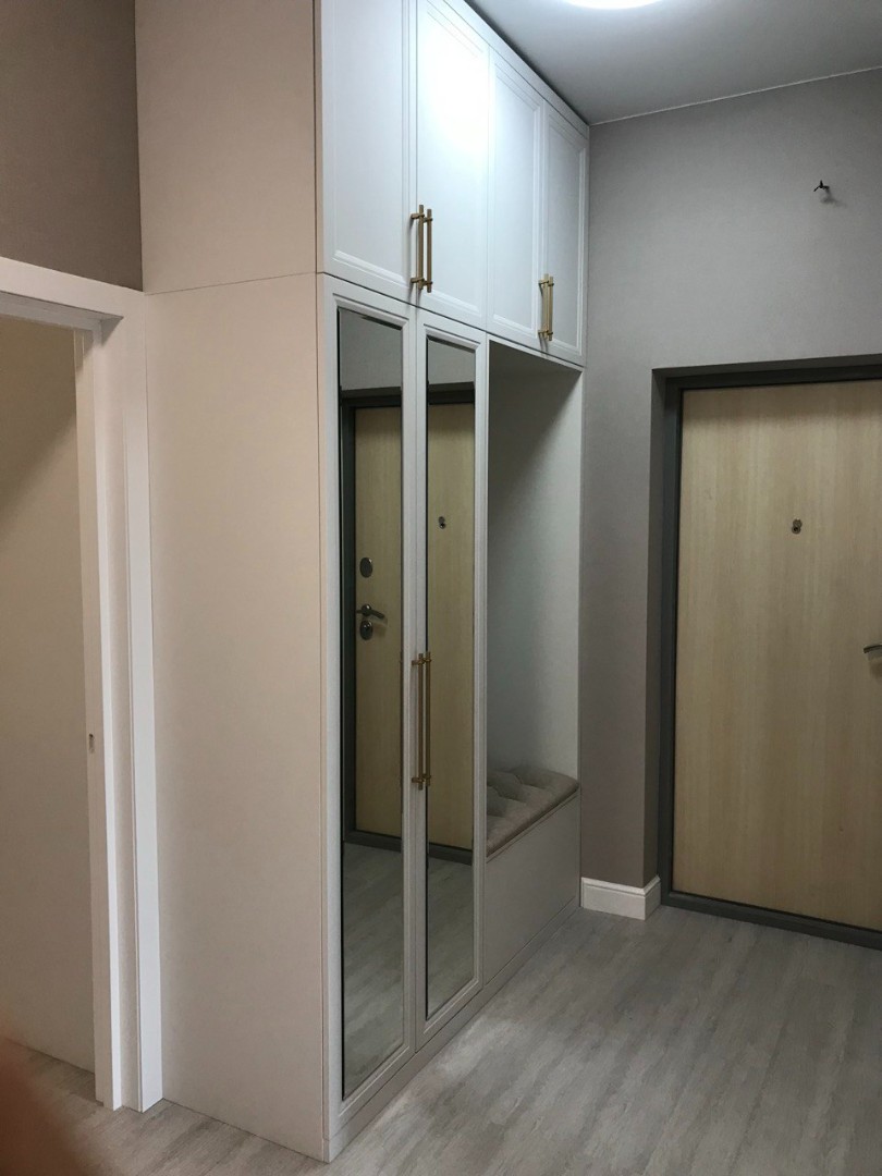 Большой шкаф в прихожую